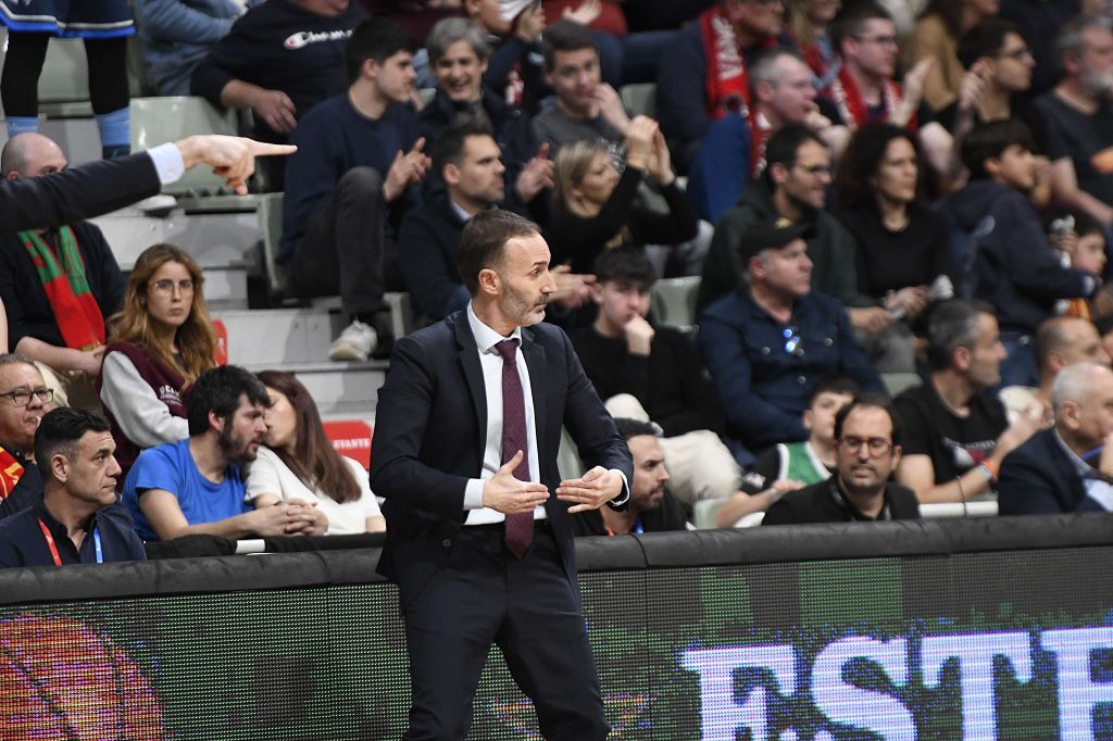 Todas las imágenes del partido del UCAM Murcia contra el Bàsquet Girona