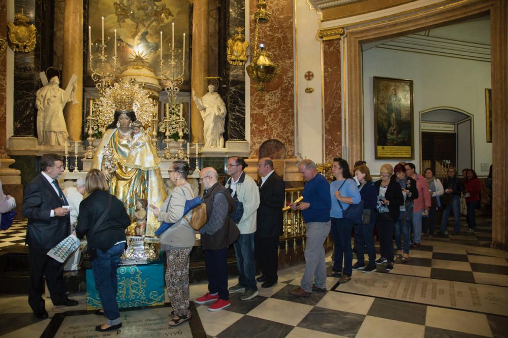 Besamanos a la Virgen de los Desamparados