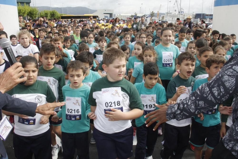 Los escolares asaltan la Escuela Naval