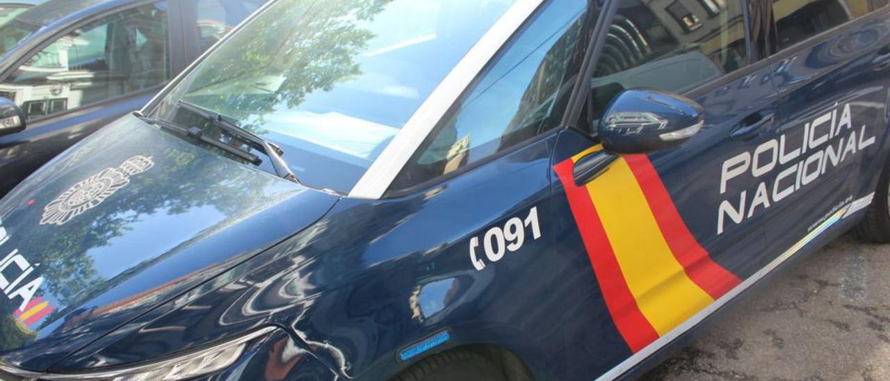 Un coche de la Policía Nacional de la comisaría de Gandia.          levante-emv