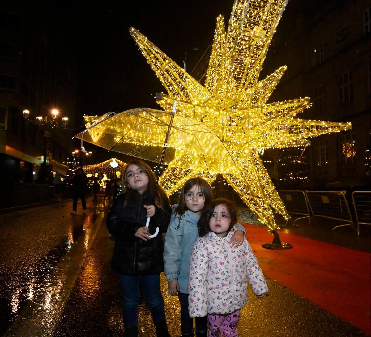 Vigo enciende la Navidad más grande de su historia ante miles de personas