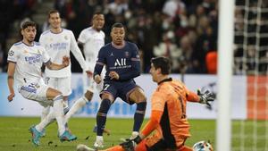 Kylian Mbappé, nuevo delantero del Real Madrid, cuando le anotó un gol al conjunto blanco en Champions.