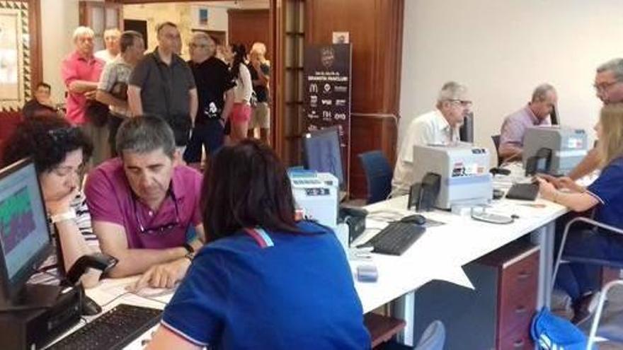 Los socios se personan en las oficinas del Ciutat de València.