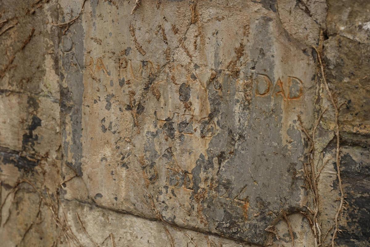 La histórica fuente de Contrueces, en Gijón, de nuevo a la vista gracias al trabajo e iniciativa de los vecinos (en imágenes)