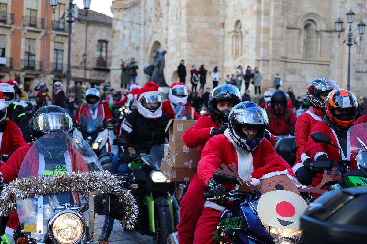 Zamora. Plaza Mayor. Papanoelada motera.