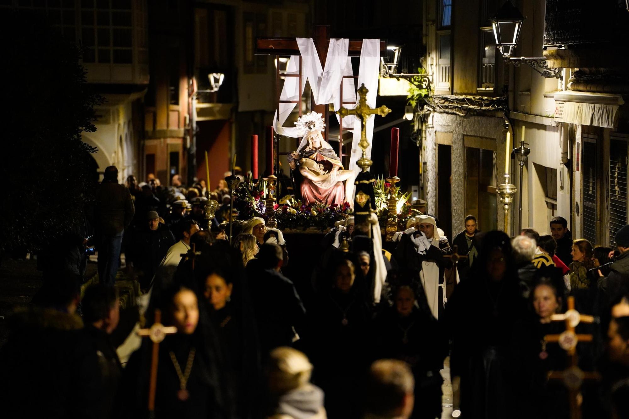 La Piedad recorre las calles de la Ciudad Vieja en la cuarta jornada de procesiones