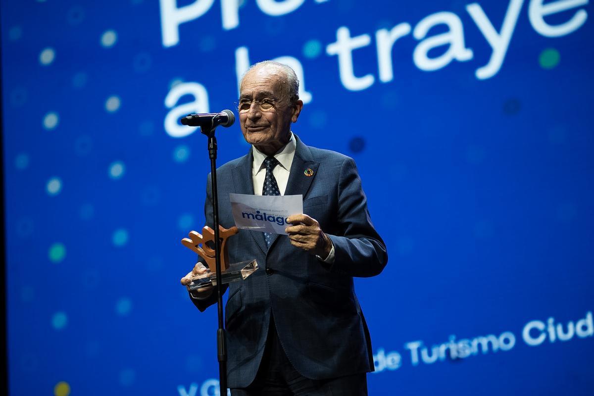 Francisco de la Torre interviene en la entrega de los premios.
