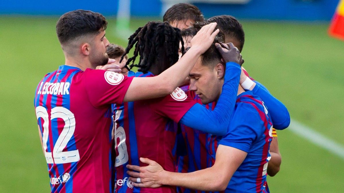 El Barça B celebra un gol ante el Atlético Sanluqueño