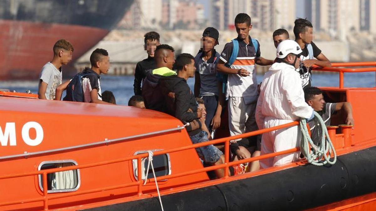 Jóvenes rescatados de una patera interceptada al sureste de Cabo de Gata, en Almería.