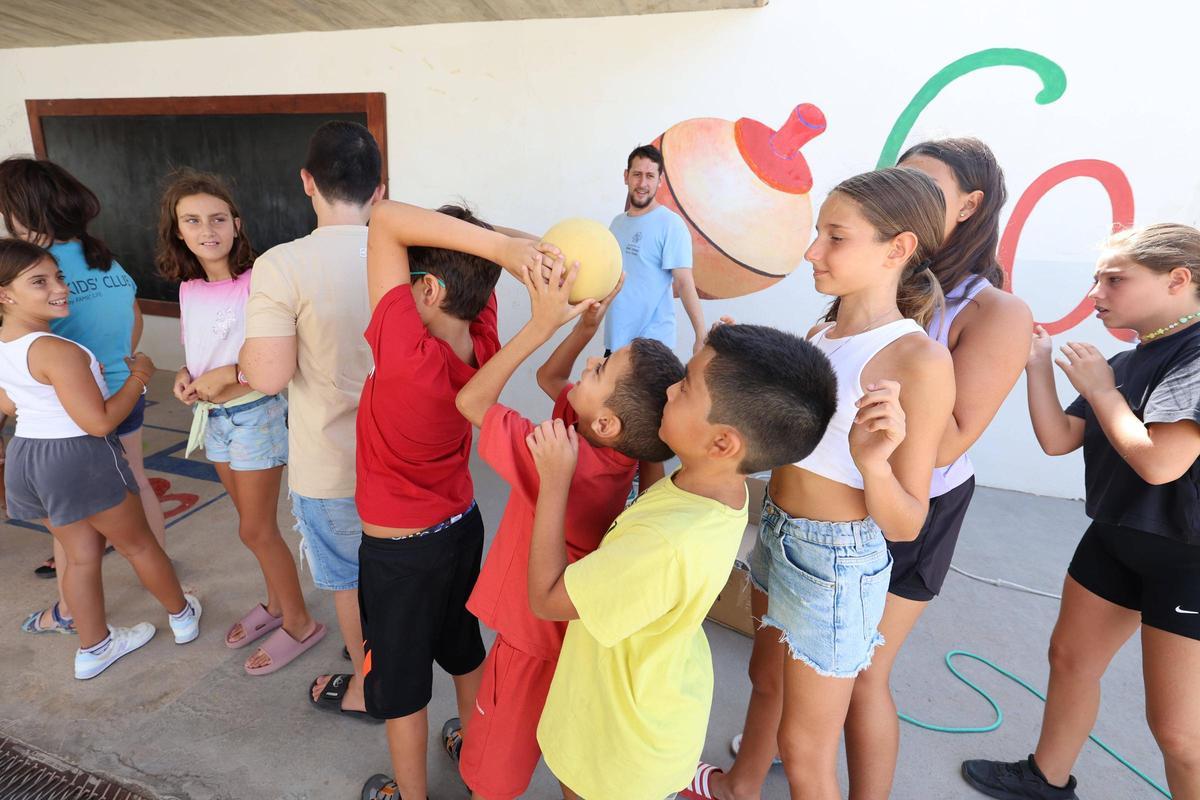 Aquí están todas las fotos de la convivencia entre niños y usuarios del centro de día de Can Raspalls