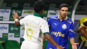 Abel Ferreira, entrenador del Palmeiras, con Endrick