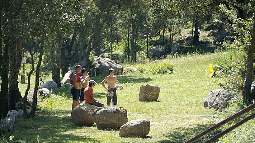 Les instal·lacions compten amb l&#039;herba natural de l&#039;indret.