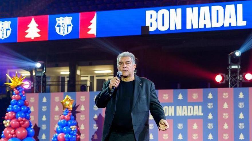 Joan Laporta se dirige a los empleados del Barça en la cena navideña celebrada en el palau Blaugrana.