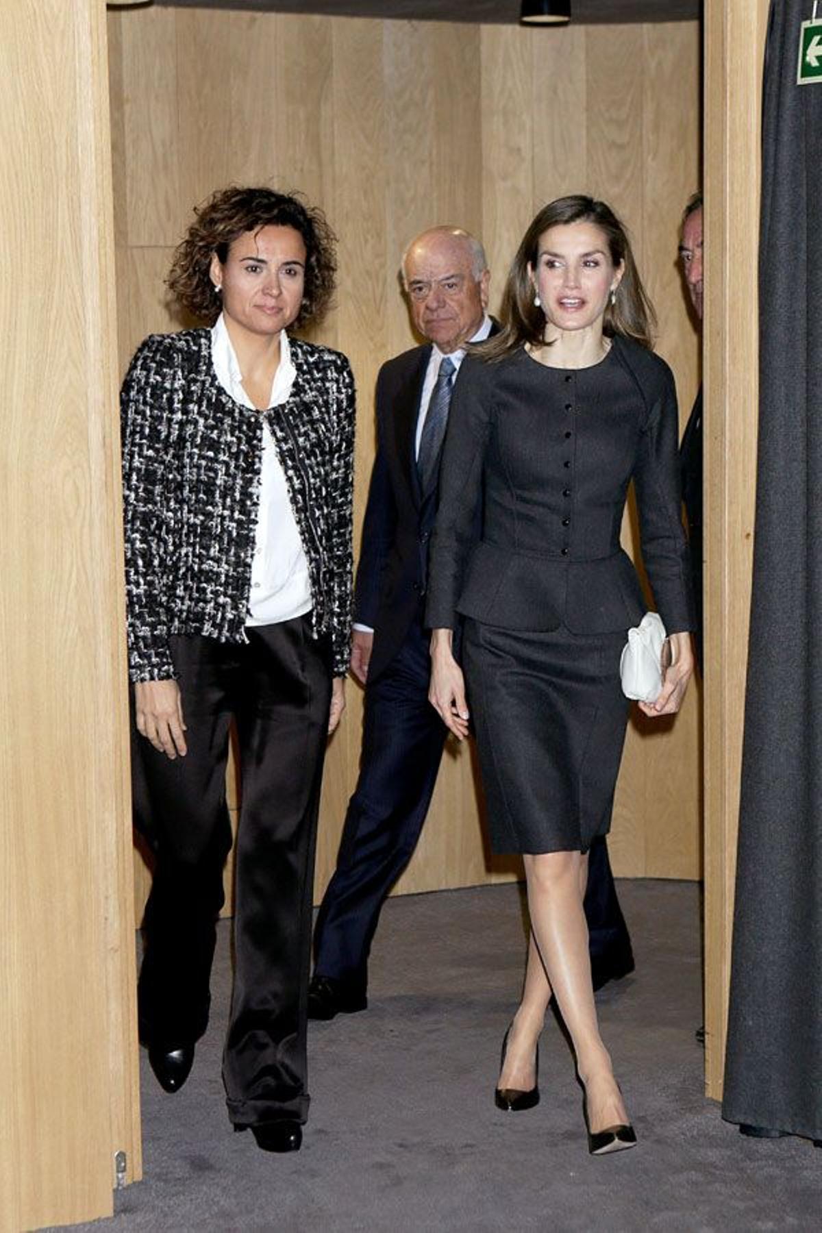 Letizia Ortiz con traje chaqueta peplum de Nina Ricci