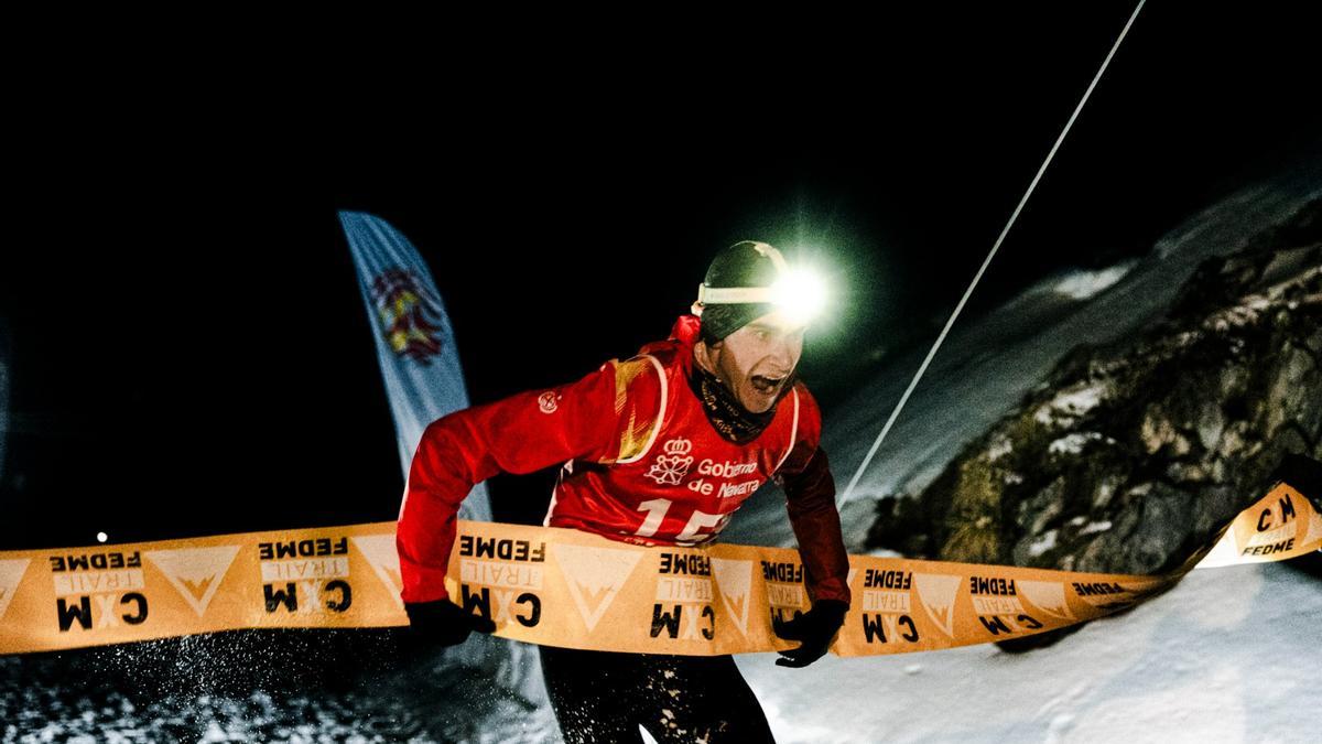 Álvaro Osanz, primero en la meta del Campeonato de España de snowrunnig.