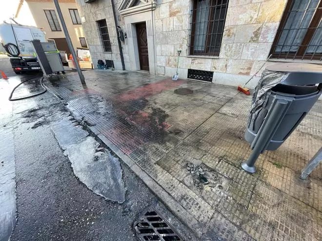 GALERÍA | BMW estrellado e incendiado en la avenida de Vigo y Trascastillo
