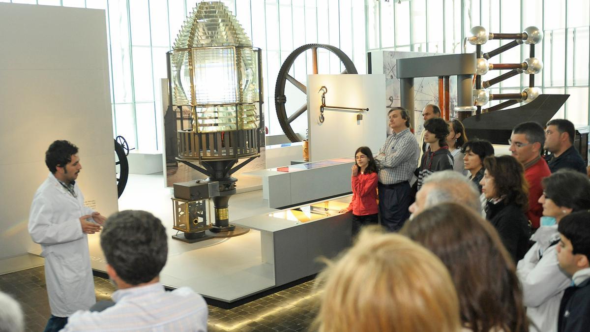 La antigua linterna de la Torre de Hércules, expuesta en el Muncyt de A Coruña en 2012.