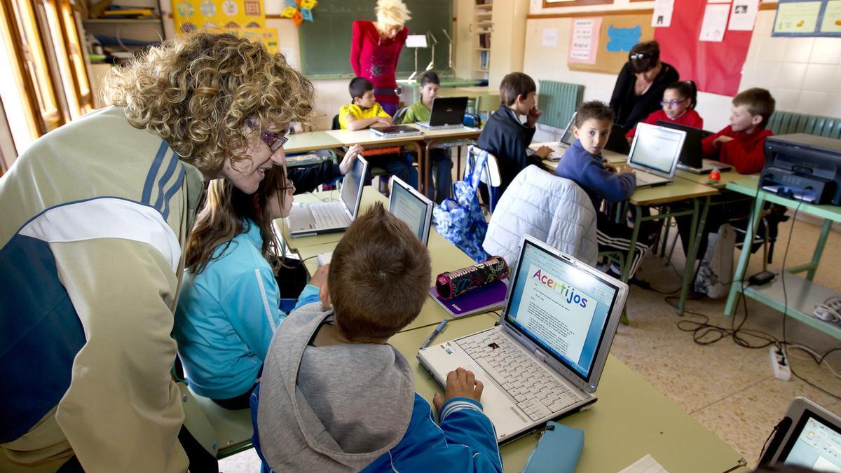 El uso escolar de tabletas y ordenadores, en revisión cinco años después de la pandemia
