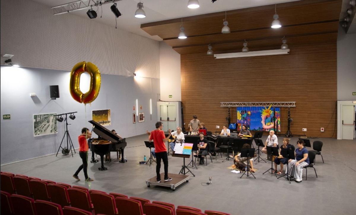 Preparación de la orquesta instantánea en la edición del pasado año en Las Cigarreras