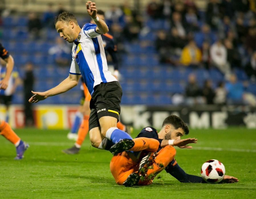 El Hércules remonta al Mestalla con goles de Pablo Íñiguez y Carlos Martínez