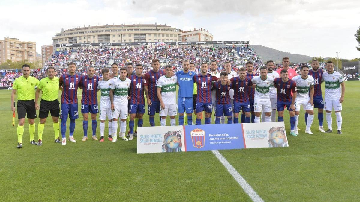 Los dos equipos posaron juntos para favorecer la visibilidad de la importancia de cuidar la salud mental.