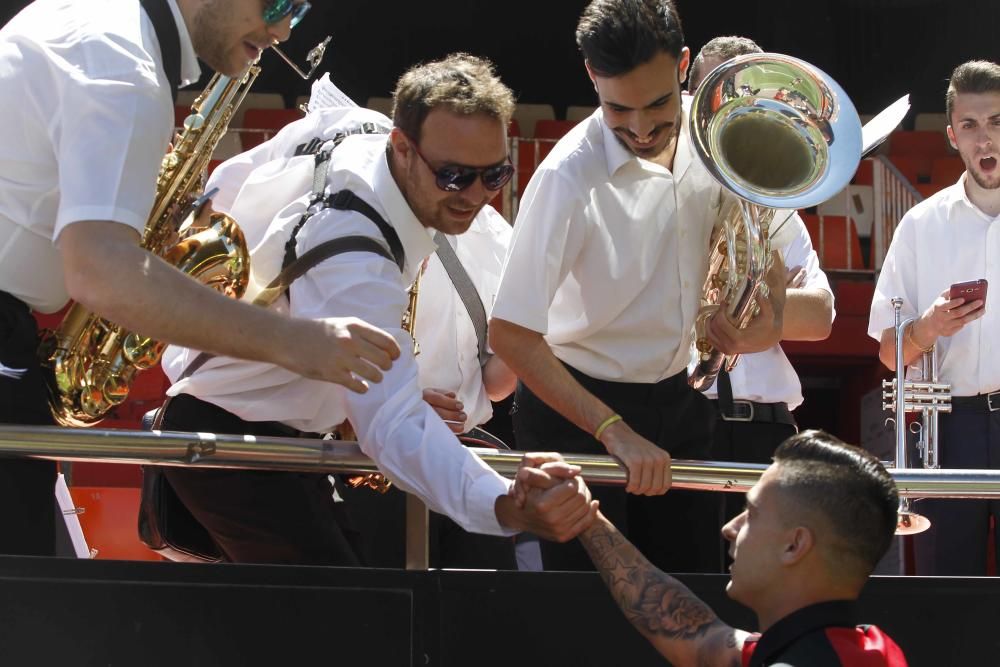 Sergio León da la nota en Mestalla