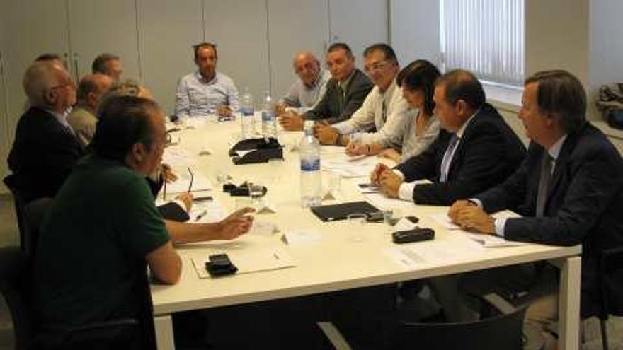 La asamblea general de Cepymeval, reunida en Alicante.