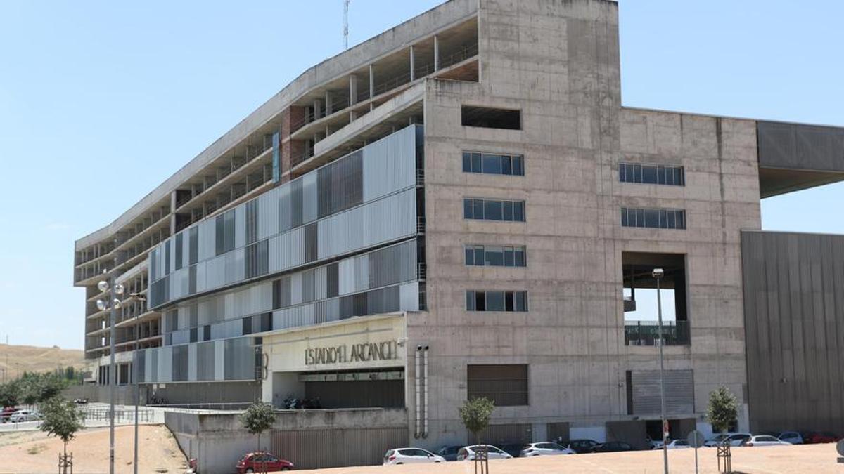 Vista exterior de la zona de Preferencia del estadio El Arcángel.