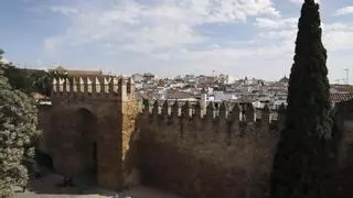 El Ayuntamiento de Córdoba organiza cinco rutas temáticas para poner en valor las murallas
