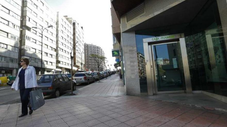 Los usuarios de Bankia, indignados por el cierre de las oficinas de la  comarca - La Nueva España