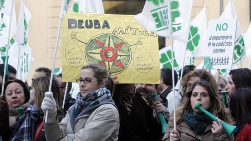 La enseñanza concertada sale a la calle por vez primera contra la deuda del Consell