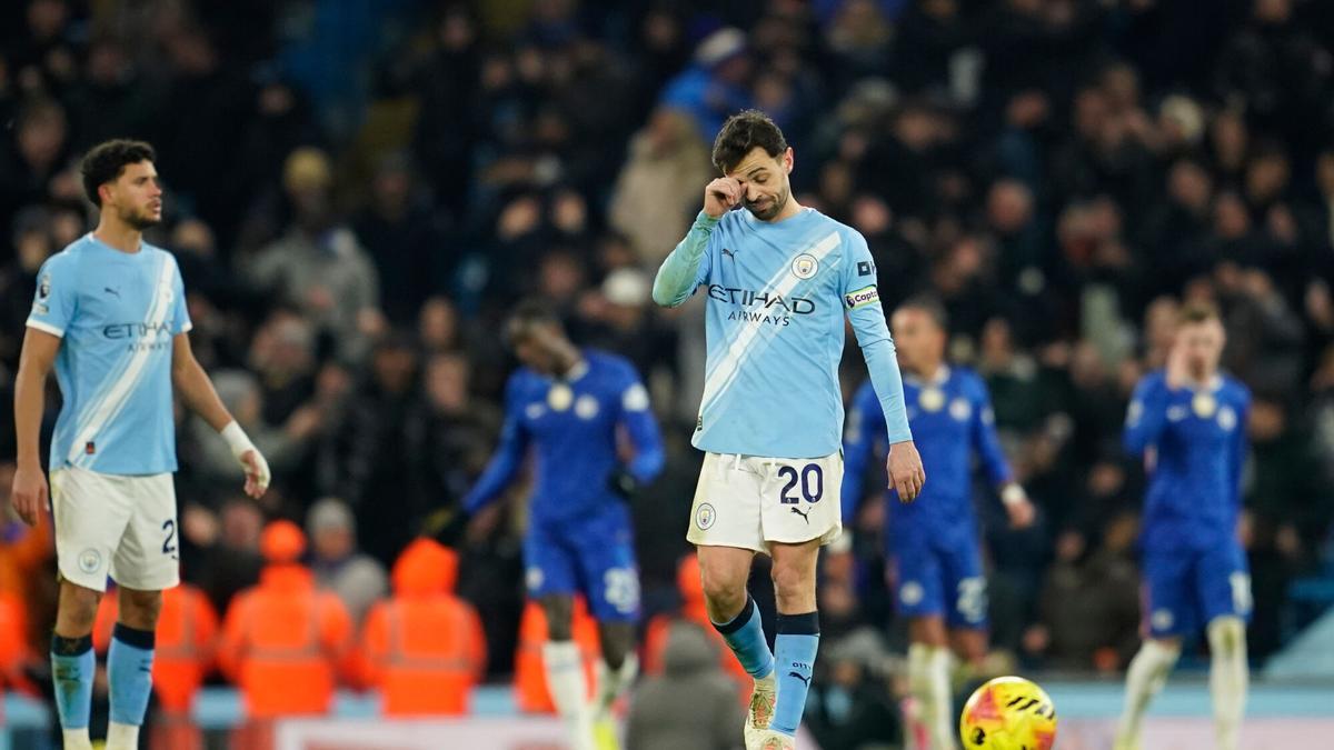 Bernardo Silva se lamenta tras el empate de Enzo Fernández en el descuento