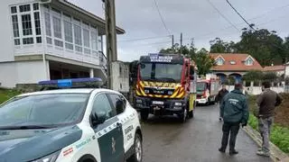 Un incendio en una vivienda de Corcubión hace saltar las alarmas por el cierre del parque de bomberos de Cee