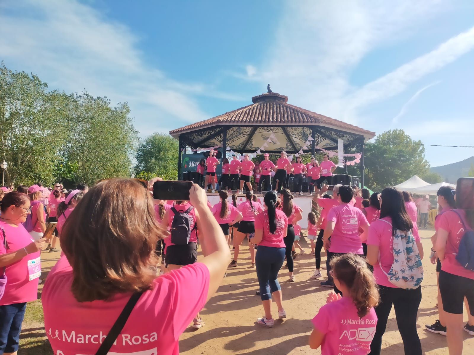 GALERÍA | Así ha sido la marcha rosa de Plasencia