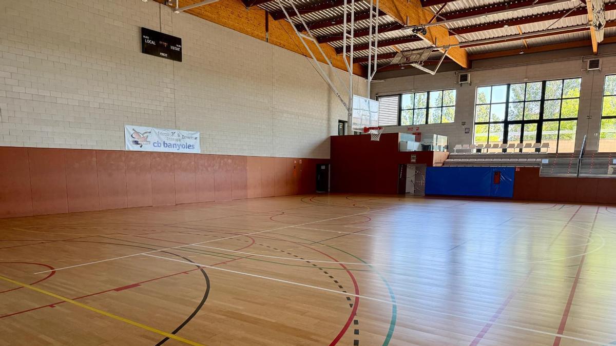 Una imatge interior del pavelló de la Farga de Banyoles.