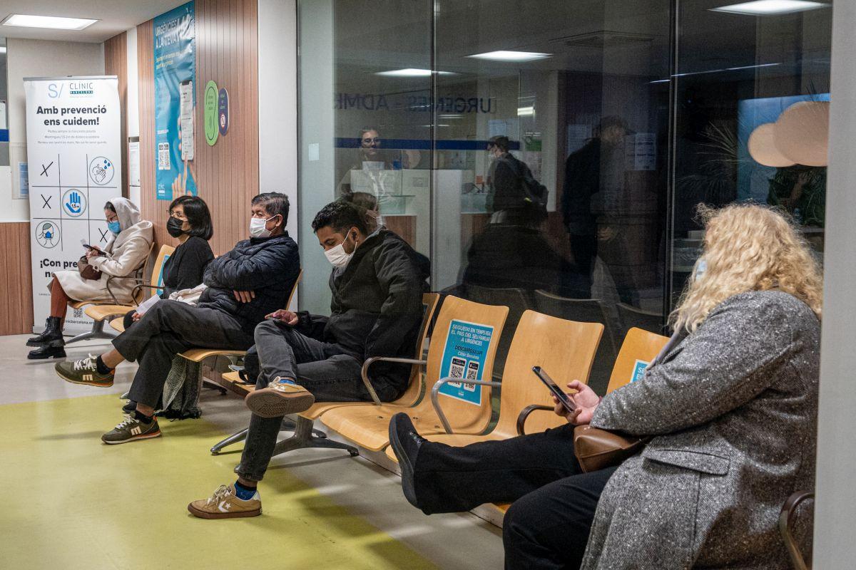 Catalunya obliga a usar mascarilla en hospitales, CAP y residencias para contener la gripe