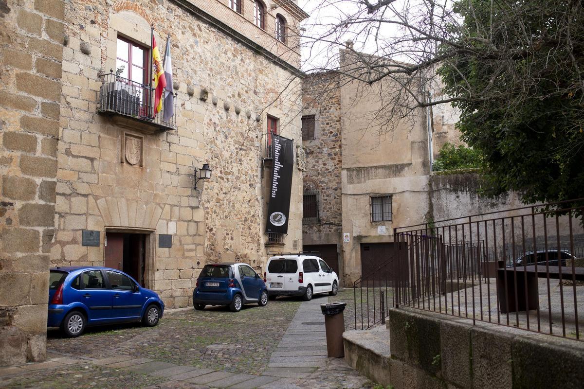 Coches en la parte antigua.