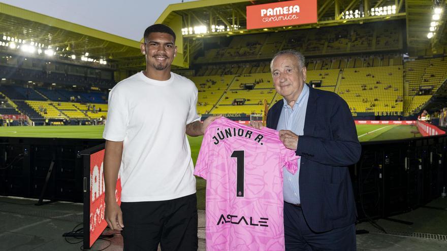 El Villarreal oficializa el fichaje del portero Luiz Júnior hasta el 2030