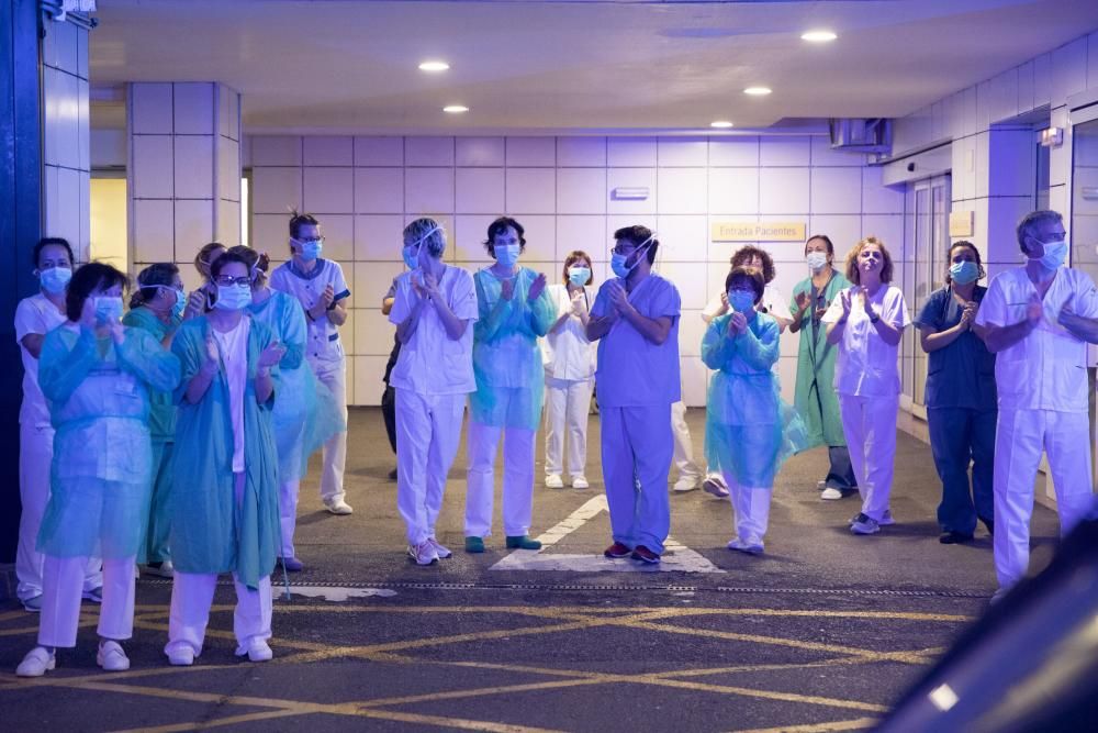 Homenaje de la Policía al personal sanitario en el