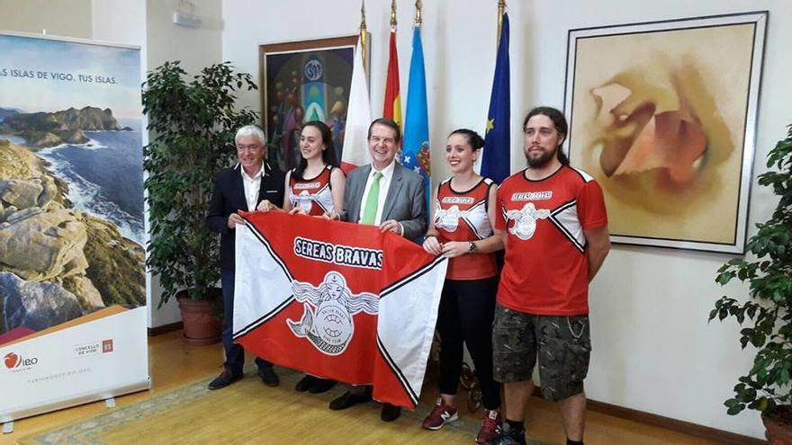 Un intante de la presentación del campeonato Nacional de Roller Derby, en el Concello. / FdV