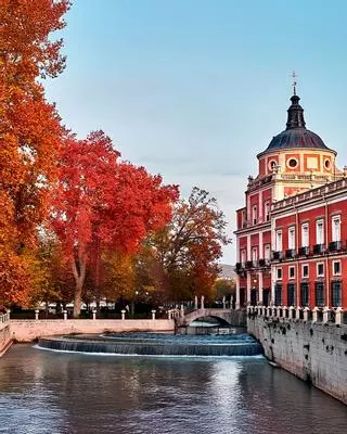 Una escapada de Halloween a 40 minutos de Madrid: jardines de cuento, leyendas y calabazas para disfrutar este puente