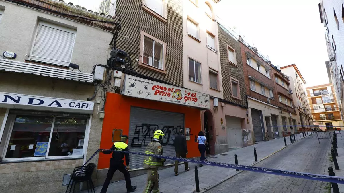 Los vecinos del edificio desalojado en Torrero no podrán volver a casa hasta reparar la cubierta: hay peligro de colapso del inmueble