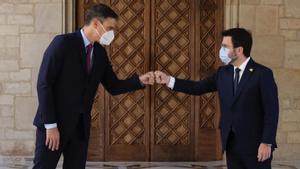 Pedro Sánchez y Pere Aragonès en el Palau de la Generalitat.