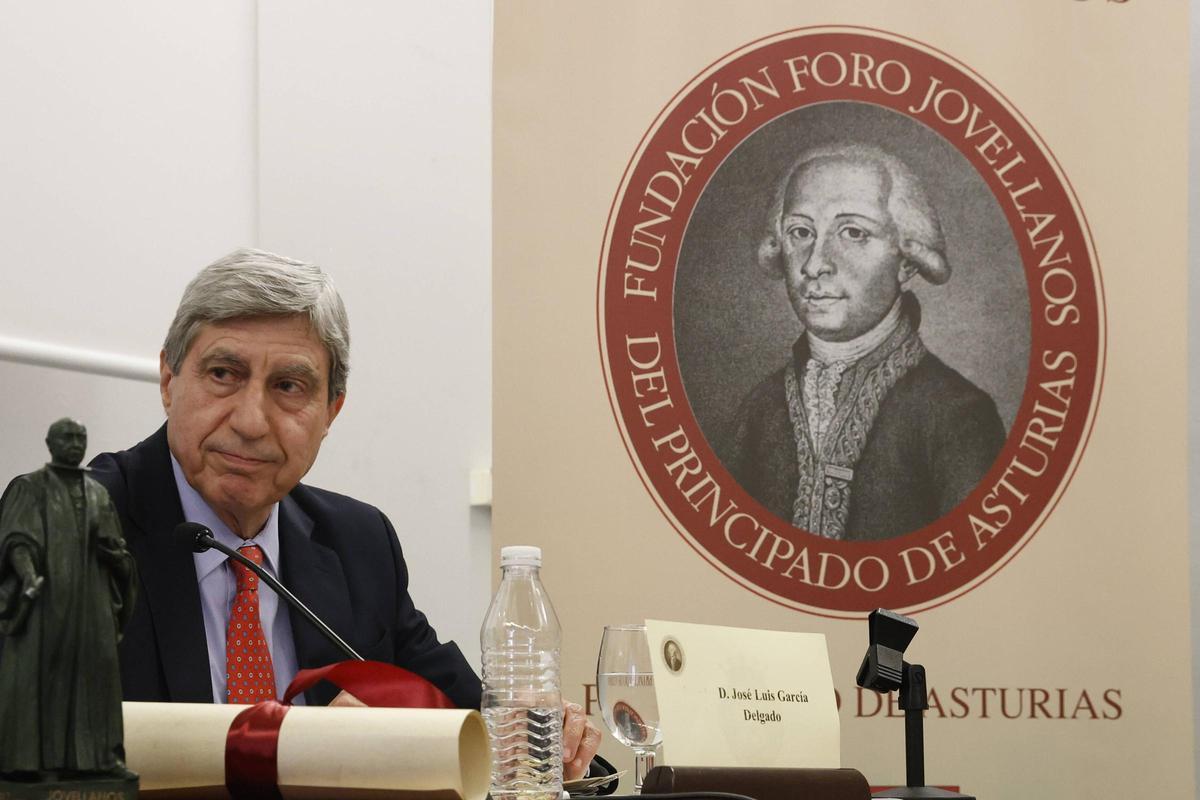 José Luis García Delgado, patrono de honor del Foro Jovellanos (en imágenes)
