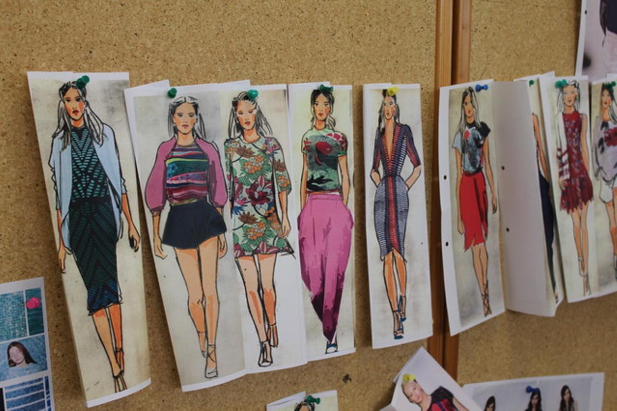 Esbossos de la pròxima col·lecció d’Aldomartins, al taller de Núria Bisbal.