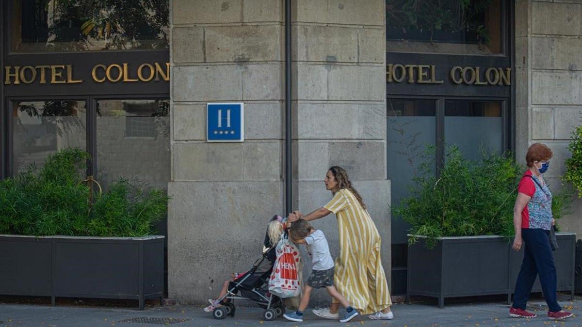 Fachada del Hotel Colón, en el barrio barcelonés de Ciutat Vella