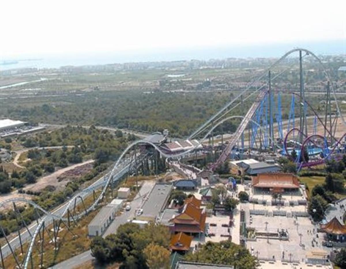 Imatge de Salou des dedalt de l’atracció ’Hurakan’ de Port Aventura. Imatge de Salou des dedalt de l’atracció ’Hurakan’ de Port Aventura.