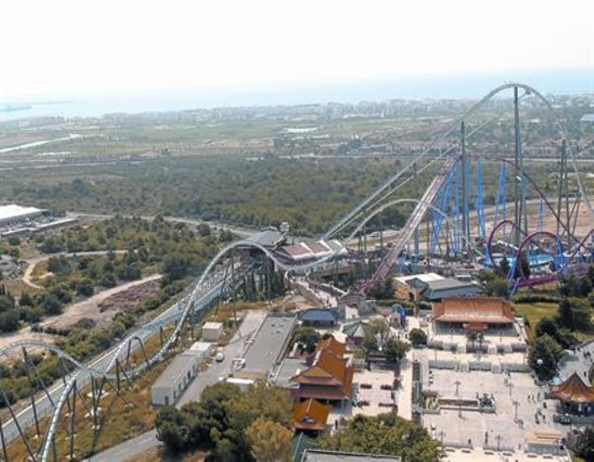 Imatge de Salou des dedalt de l’atracció ’Hurakan’ de Port Aventura.