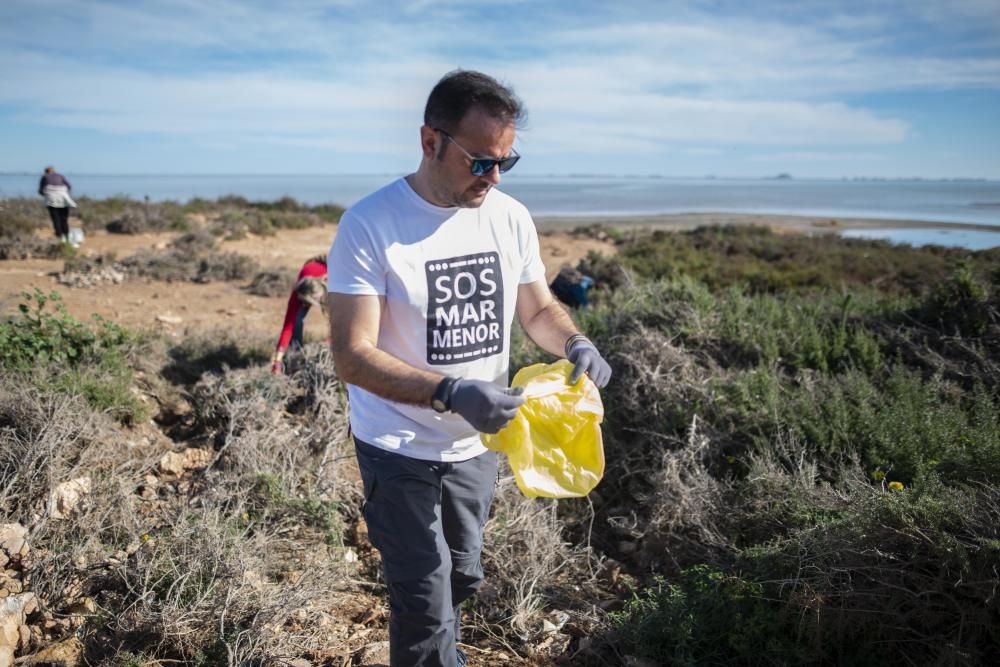 Recogida de plásticos en el Mar Menor