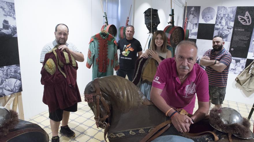 Cinc comparses de la Patum celebren 400 anys